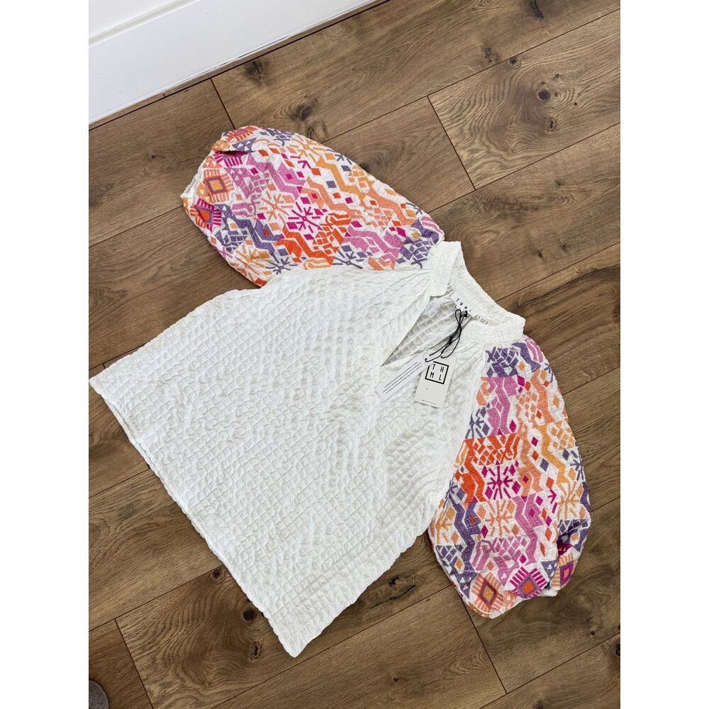 THML S NWT New White Embroidered aztec bubble sleeve Top Blouse crinkle